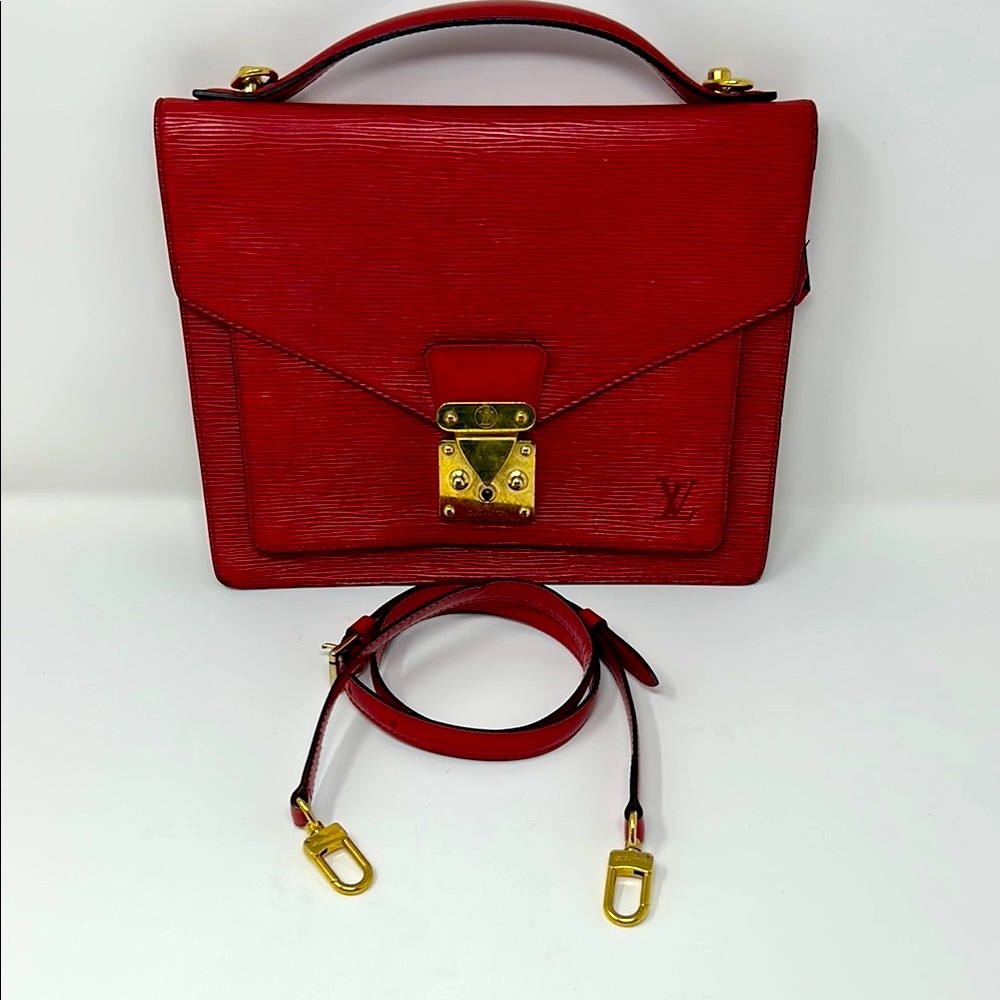AUTHENTIC Louis Vuitton Epi Monceau red SR1925 w/shoulder strap.  No key.